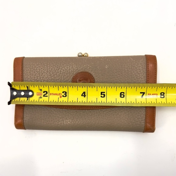 Vintage Dooney & Bourke Leather Wallet Taupe Brown Pebbled Kisslock Coin Purse - Picture 7 of 9